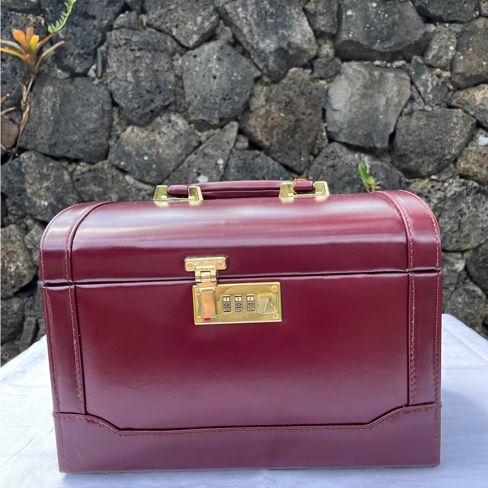 Leather jewelry box